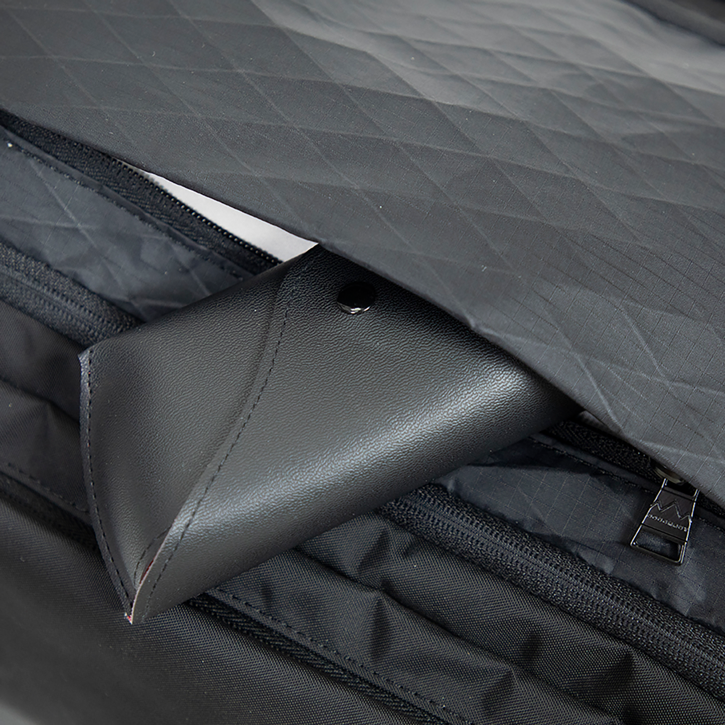 Navigator Black Duffelpack